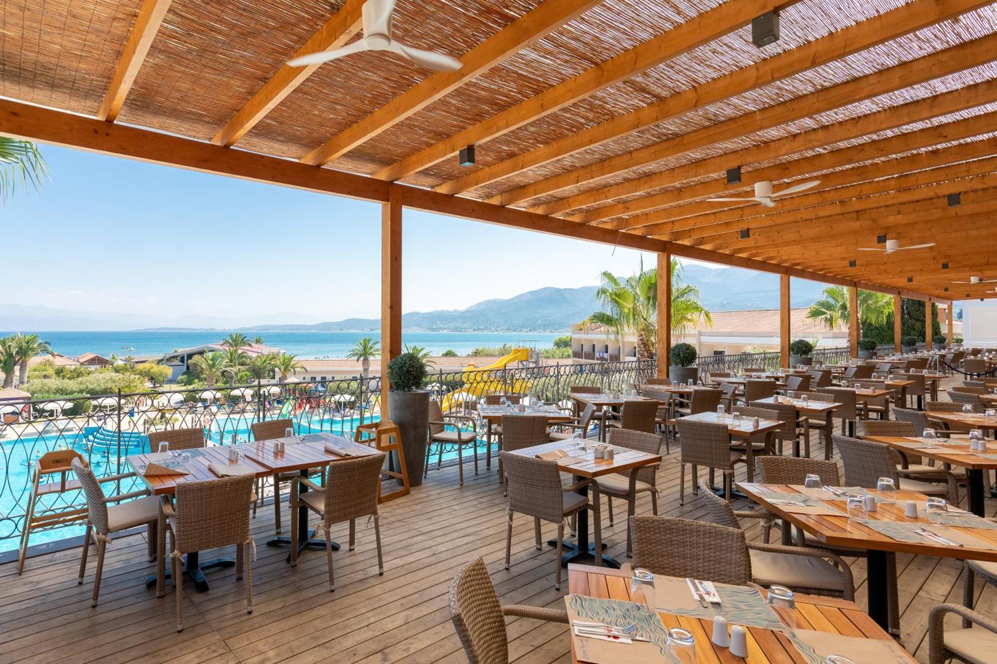 Roda Beach Resort & Spa Exterior foto