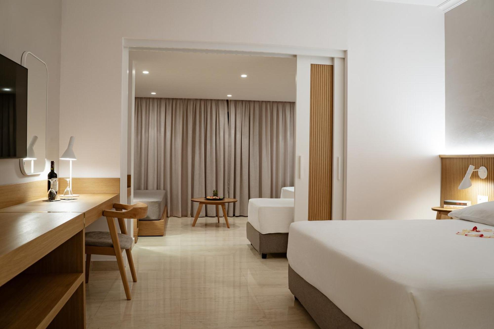 Roda Beach Resort & Spa Exterior foto