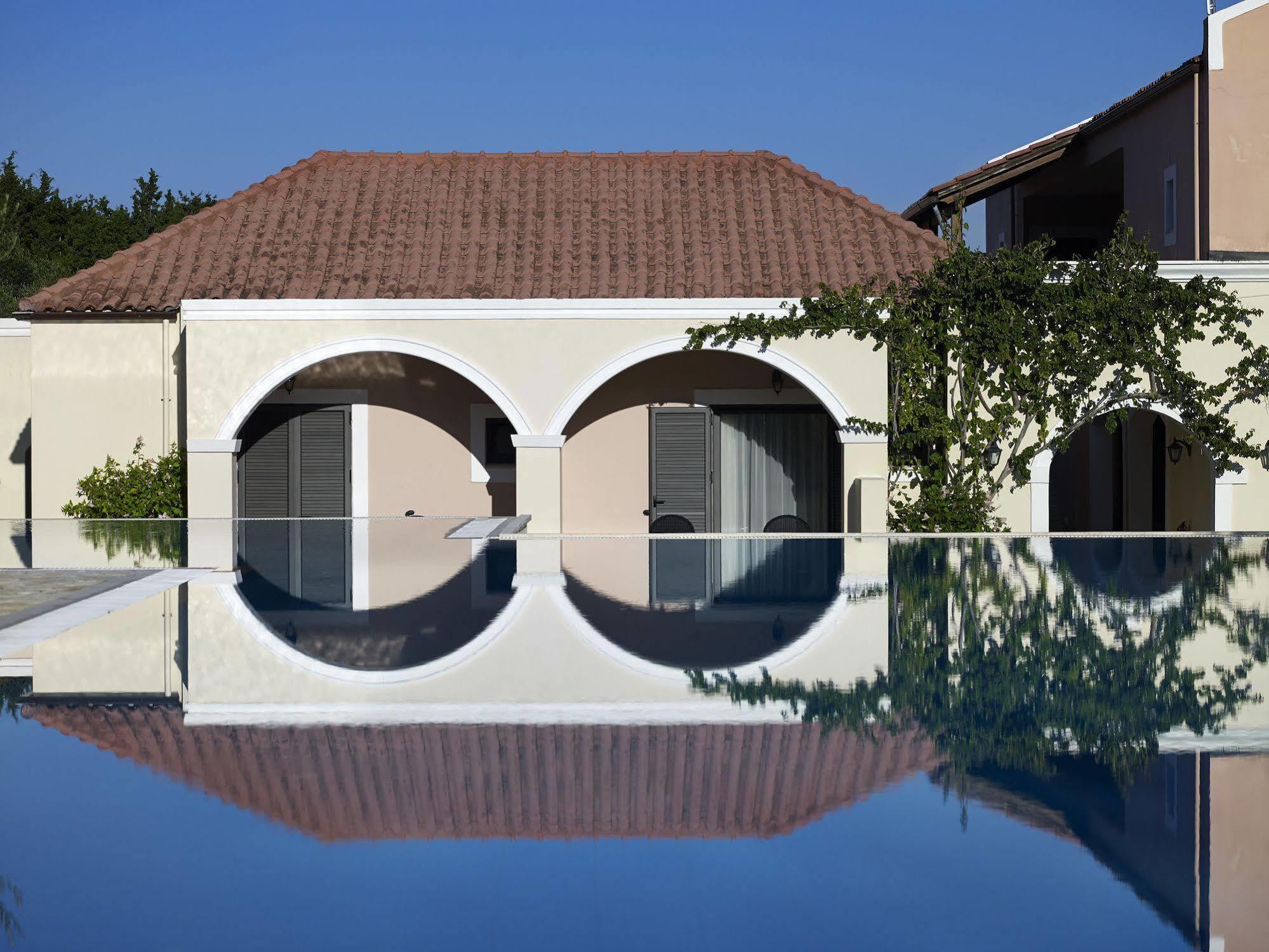 Roda Beach Resort & Spa Exterior foto