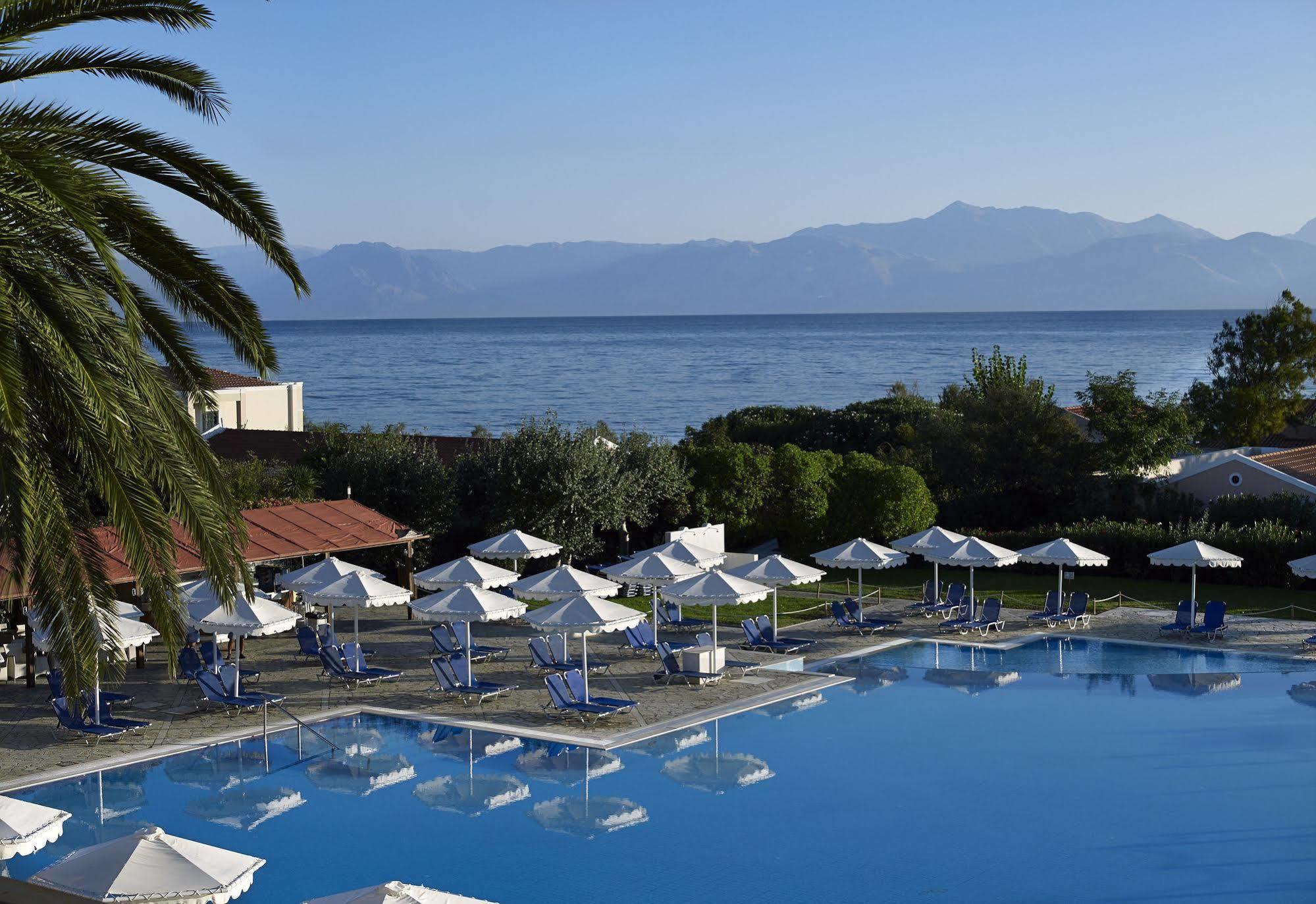 Roda Beach Resort & Spa Exterior foto